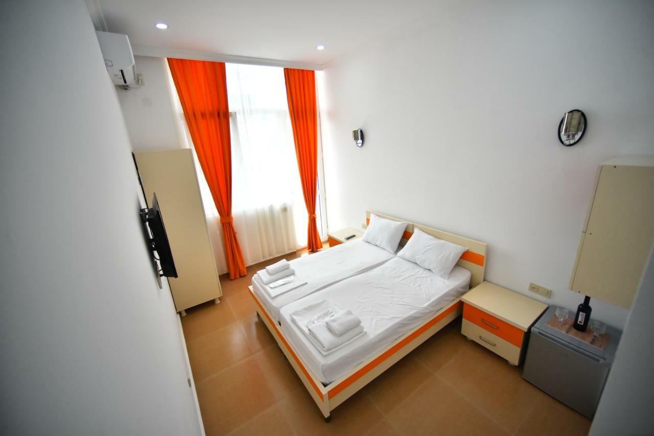 Orange Home Hotel Μπατούμι Εξωτερικό φωτογραφία